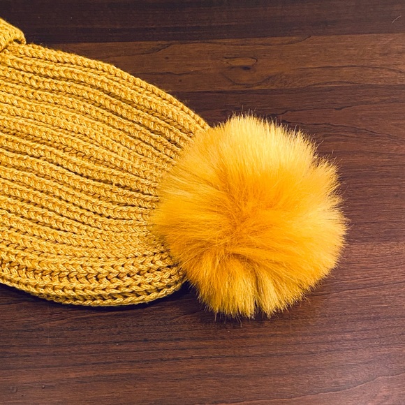 🌟HP🌟NWOT Prince & Fox Gold Acrylic Knit Pom Beanie Aeropostale OS - Picture 5 of 8